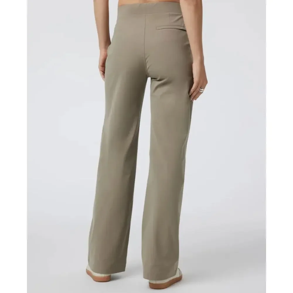 Vuori Women's Meta Wide Leg Trousers in Taupe - Picture 3 of 11